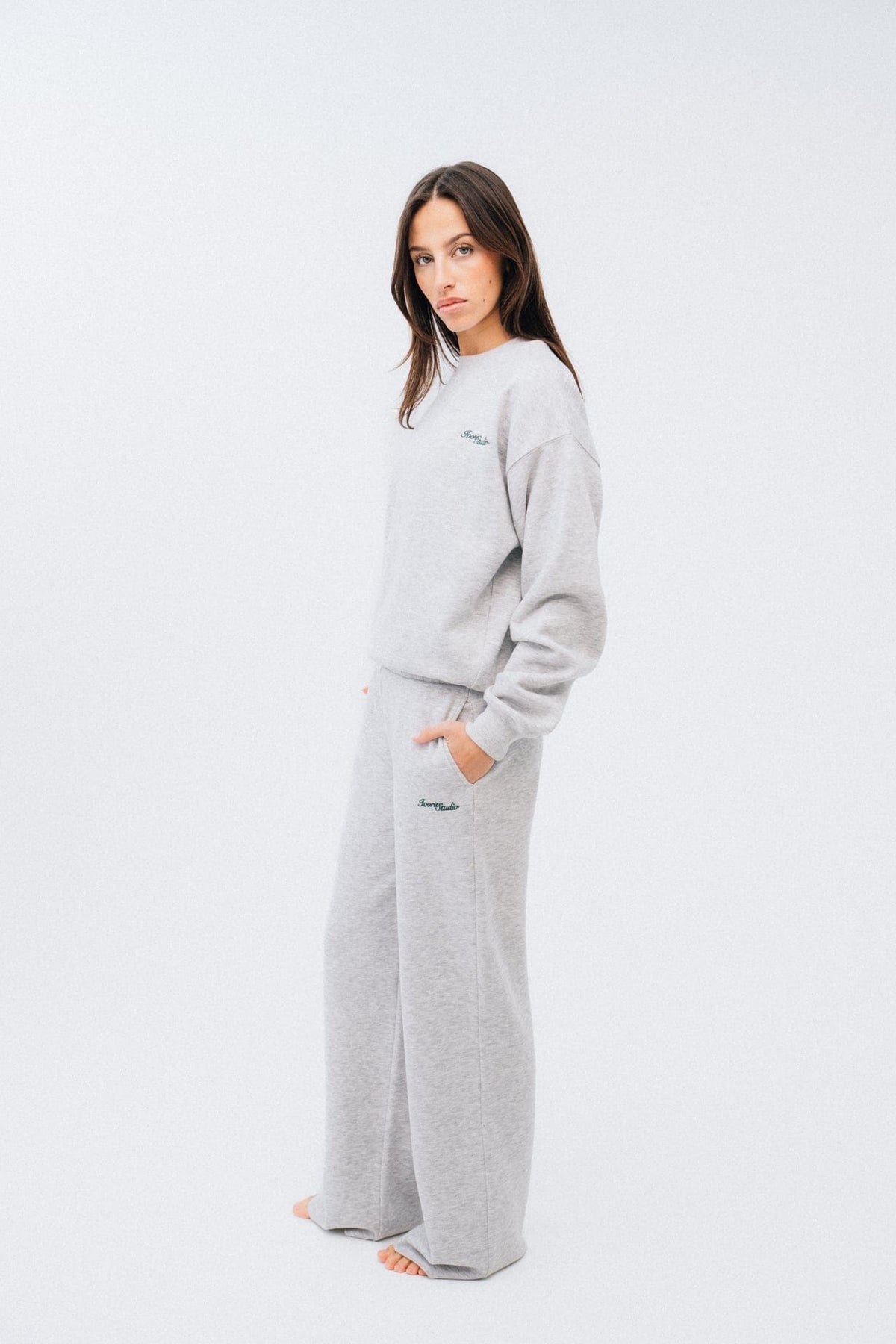 Ivorie Studio Bukse Studio Essential Wide Leg Sweatpant - Grey Melange