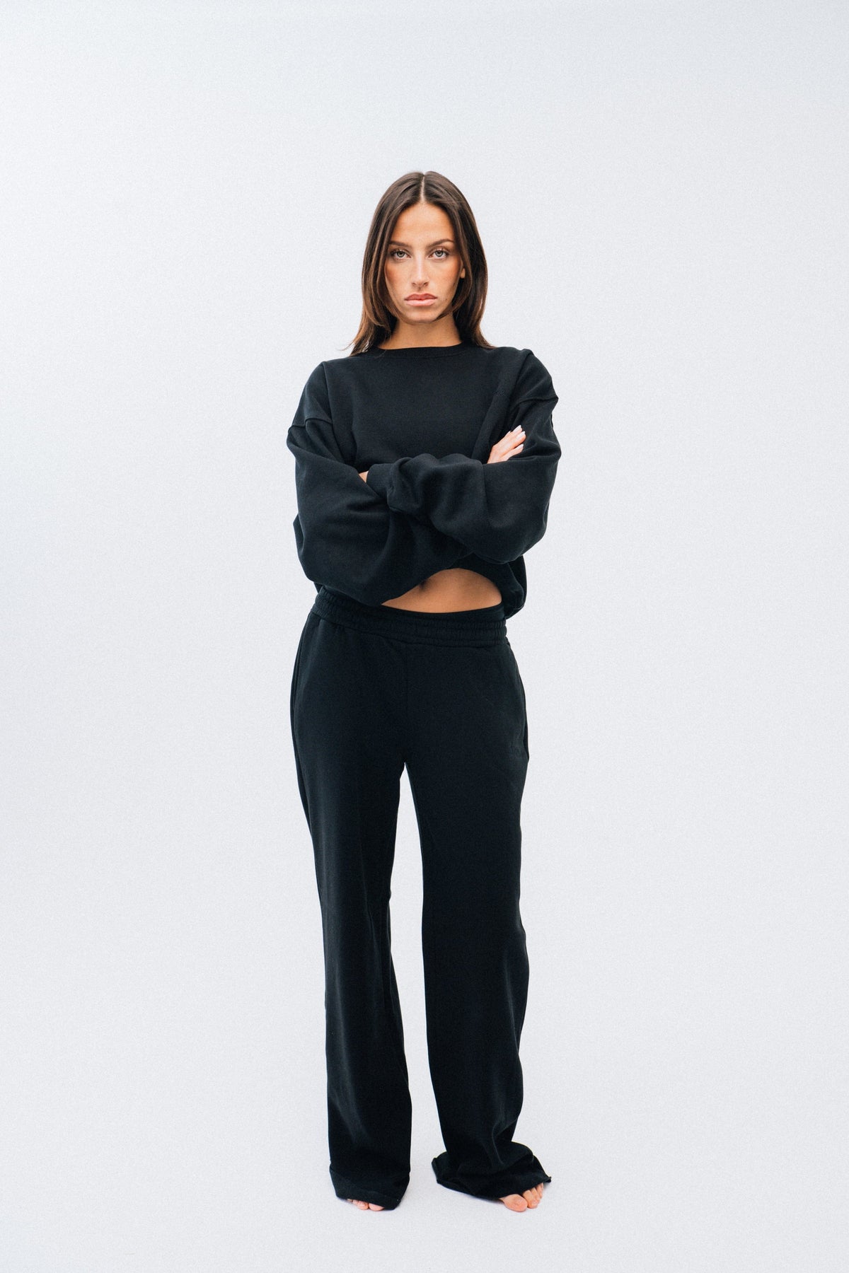 Ivorie Studio Sweater Studio Essential Crewneck - Black