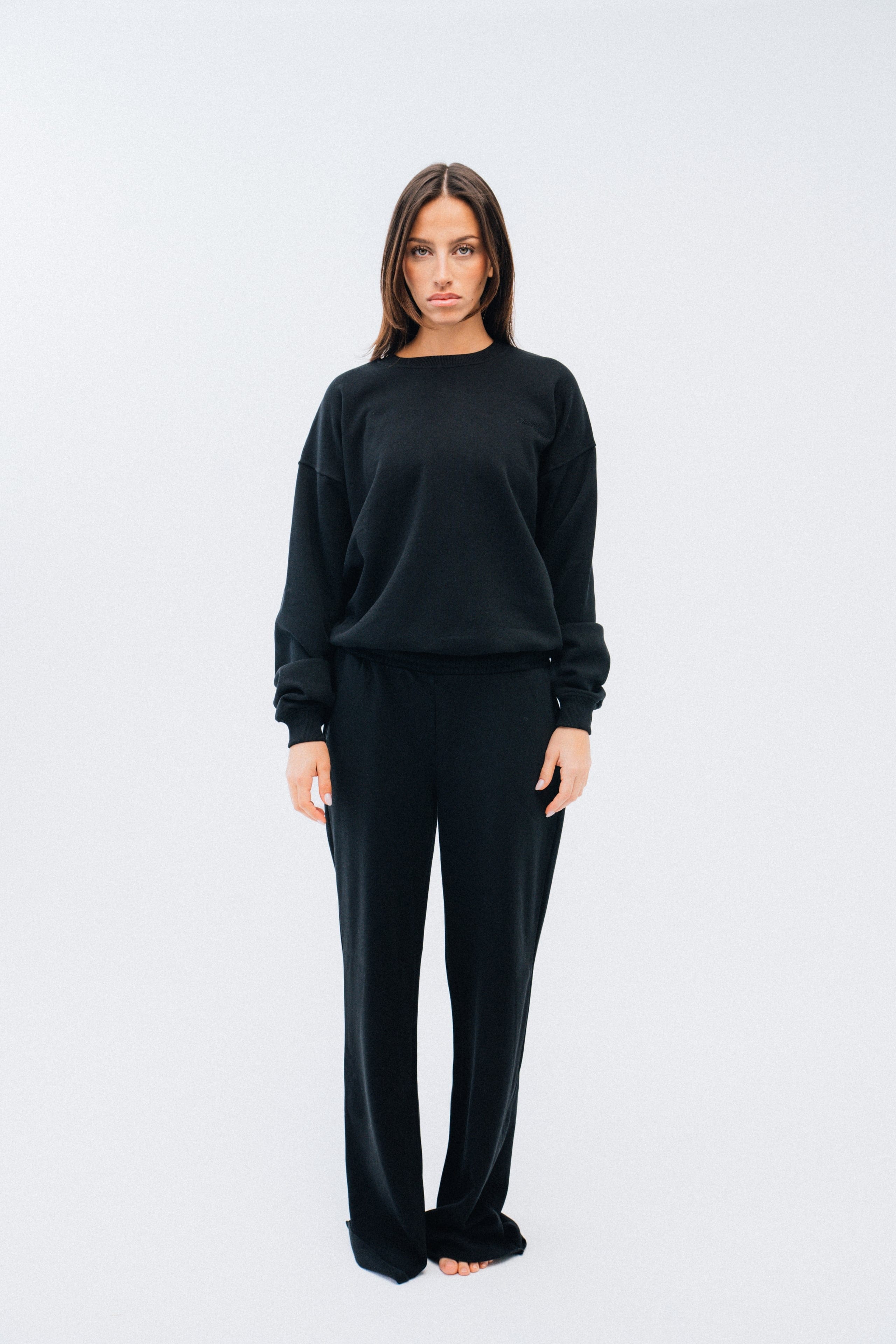 Studio Essential Crewneck - Black