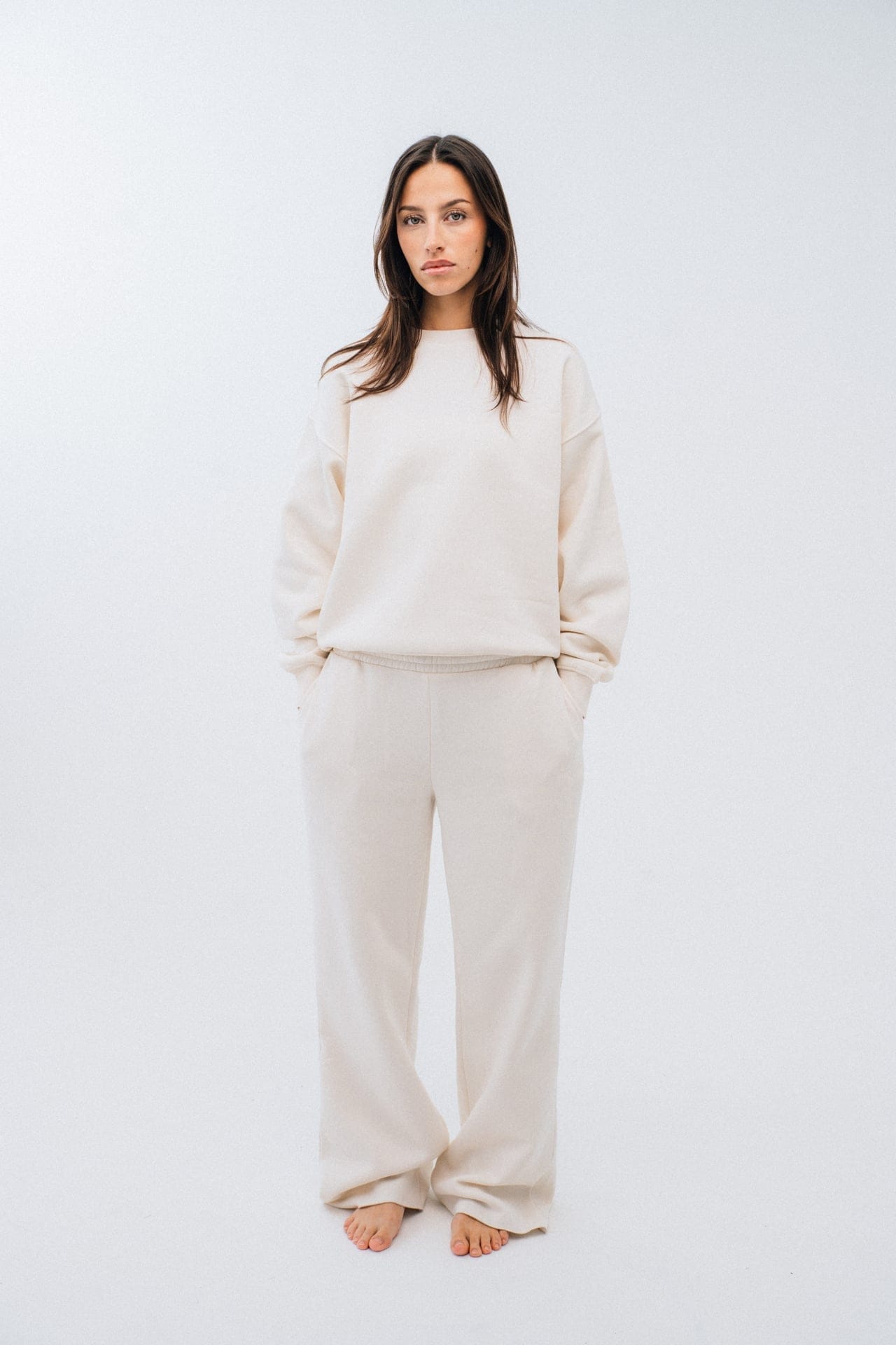 Studio Essential Crewneck - Creme