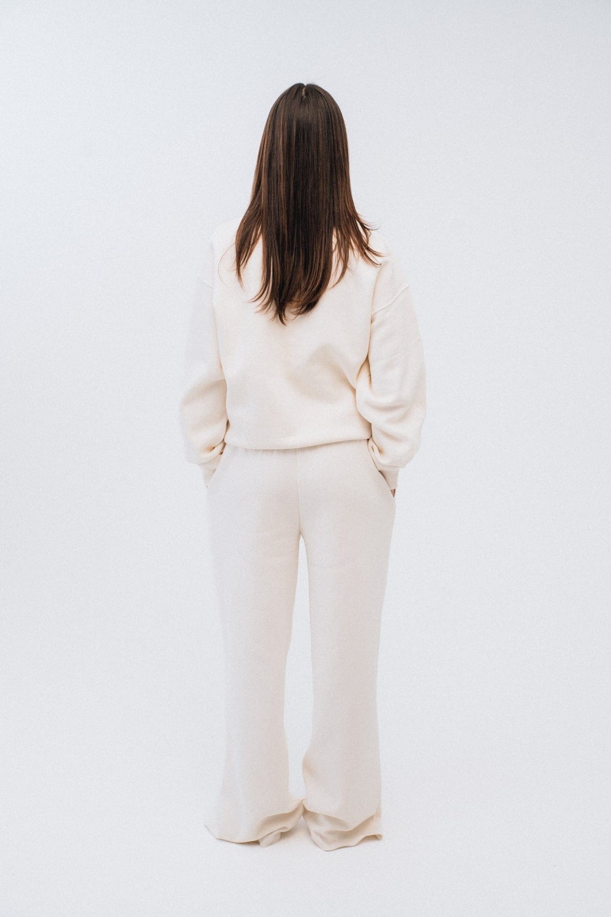 Ivorie Studio Sweater Studio Essential Crewneck - Creme